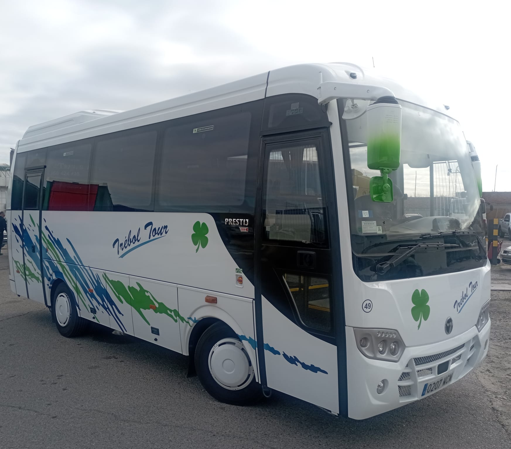 El mejor servicio de alquiler de autobuses  Autocares Trebol Tour en madrid